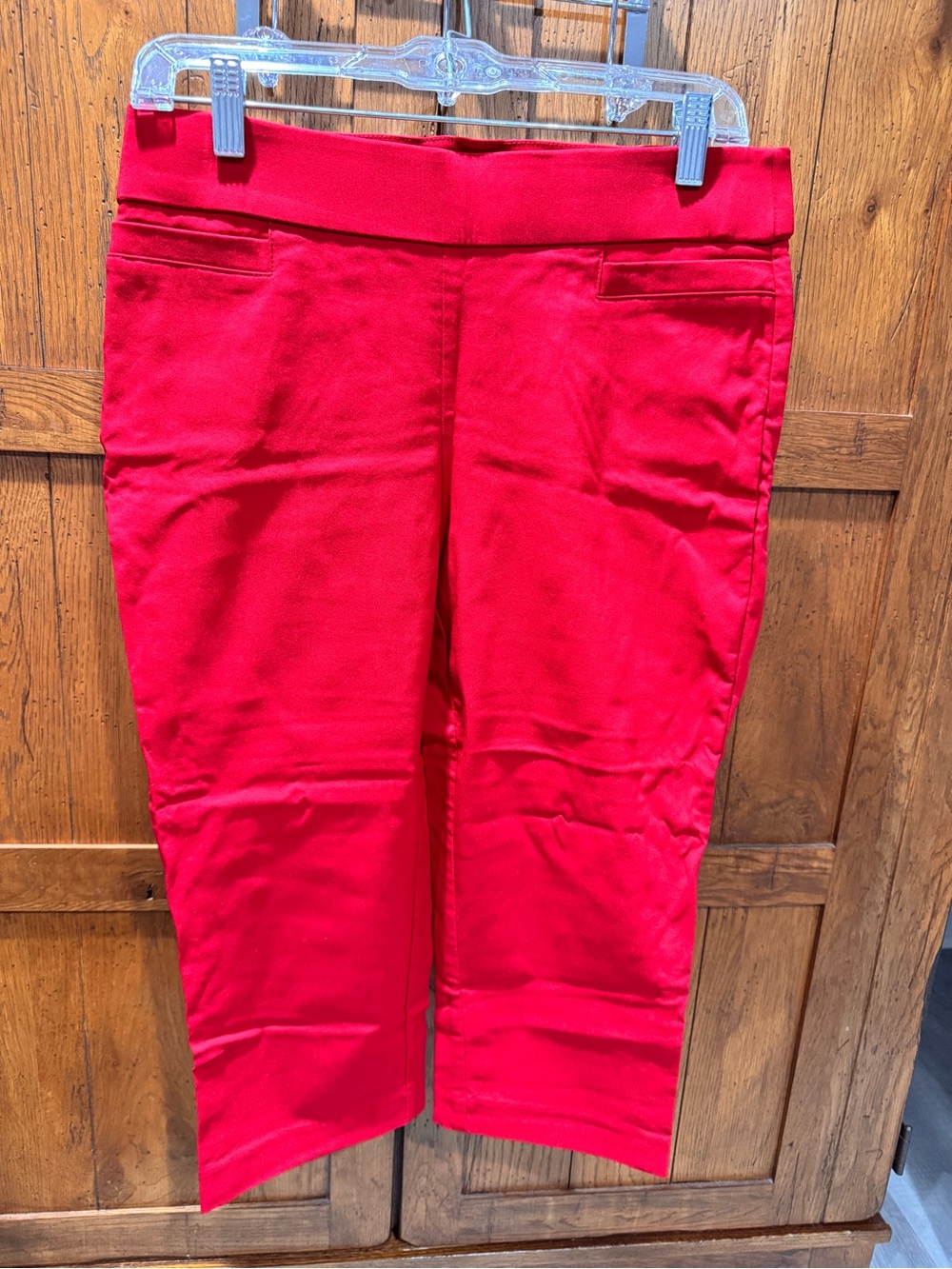 New Women’s Red Pull-On Cropped Pants